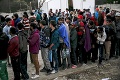 Migranti v Grécku blokovali diaľnicu: Protestovali proti podmienkam v tábore