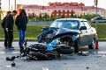 Nehoda na východe: Motorkár sa zrazil s osobným autom
