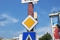Reklamy v Bratislave ohrozujú bezpečnosť: Totálne neprehľadná situácia! Vodiči sú zúfalí