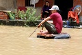 Tropická búrka spôsobila záplavy vo Vietname: Najmenej 20 ľudí prišlo o život