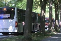 Muž v autobuse vytiahol nôž a zranil 12 ľudí: Z výpovedí svedkov mrazí
