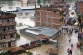 Nepál sužujú monzúnové dažde, ktoré vyvolali záplavy: Počet obetí stúpol na 90