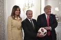 Putin daroval Trumpovi loptu z futbalových MS: Aha, čo s ňou Donald o pár sekúnd urobil