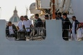 Po incidente na palube v ňom vzkypela žlč: Taliansky minister zakázal 67 migrantom vylodiť sa na Sicílii