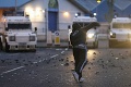 Nepokoje v Severnom Írsku: Výtržníci na domy hádzali výbušniny