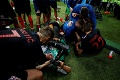 Fotografa zavalili oslavujúci hráči Chorvátska: Získal slávu a unikátne zábery, ktoré vás pobavia!