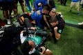 Fotografa zavalili oslavujúci hráči Chorvátska: Získal slávu a unikátne zábery, ktoré vás pobavia!