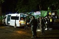 Z thajskej jaskyne už vytiahli osem chlapcov: Naďalej je tam päť detí a ich tréner