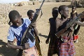 Nigérijská armáda odovzdala vyše 180 detských vojakov: Zlákala ich islamistická teroristická skupina