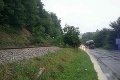 Búrky na severe Slovenska: Zosunutá pôda a stromy zavalili železničnú trať