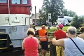 Dráma na železničnom priecestí na strednom Slovensku: Autobusár so 70 pasažiermi musel preraziť závory