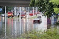 Predpovede sa naplnili: Západným Slovenskom sa prehnali búrky, hasiči zasahujú na desiatkach miest