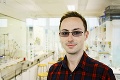 Génius z Levíc privádza do úžasu vedecký svet: Spolupracoval na displeji iPhone X a hľadá liek na rakovinu!