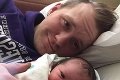 Mamička pri pôrode upadla do bezvedomia: Maličké bábätko začal dojčiť čerstvý otec
