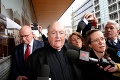 Arcibiskupa odsúdili na rok za krytie zneužívania detí: Sudca zvažuje domáce väzenie