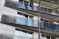 Zachránil chlapca visiaceho z balkóna, teraz bude pomáhať ostatným: Parížskemu Spidermanovi sa splnil veľký sen