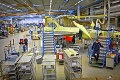 Zábery z fabriky, kde sa bežný smrteľník nedostane: Ako sa vyrábajú švédske Gripeny?