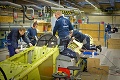 Zábery z fabriky, kde sa bežný smrteľník nedostane: Ako sa vyrábajú švédske Gripeny?