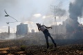 Krvavé peklo na hranici pásma Gazy: Izraelskí vojaci zastrelili dvoch Palestínčanov