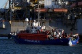 Loď Lifeline dorazila na Maltu: Migrantov si rozdelí 8 európskych krajín, Nemecko si dalo podmienku