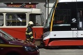 V centre Prahy sa zrazili dve električky: Hlásia desiatky zranených
