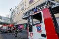 V centre Moskvy horelo nákupné stredisko: Hustý dym vyhnal z jeho útrob stovky zákazníkov
