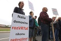Stovky Slovákov sa boja o svoj región: Na protest proti prieskumu zlata zablokovali cestu v Detve