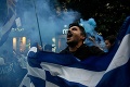 Búrlivé demonštrácie v Solúne: Tisícky Grékov odmietajú dohodu s Macedónskom