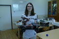 Jedinečný vynález stredoškoláčky z Piešťan: Pozrite sa, čo dokáže jej robot!