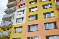 Tragédia v Bratislave: Žena z bytu na 6. poschodí volala o pomoc, pod oknami ležal mŕtvy muž