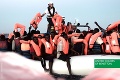 Talianska firma využila migrantov z lode Aquarius na reklamu: Schytala drsnú kritiku