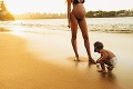 Topmodelka Victoria's Secret porodila druhé bábätko: Candice Swanepoel ukázala prvú fotku novorodenca