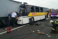 Tragická havária na R1: Nákladiak sa zrazil s autobusom, minimálne dvaja mŕtvi!