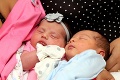 Neuveriteľná náhoda dvoch sestier: Porodili v rovnaký deň a v rovnakom čase! A to nie je všetko...