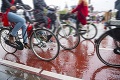 Holandská vláda chce dostať 200 000 ľudí z áut na bicykle: Kto tak urobí, ušetrí ročne stovky eur