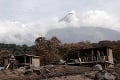 Sopka Fuego naďalej vybuchuje: Záchranári stále pátrajú po takmer 200 nezvestných
