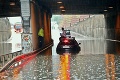 Michal zo zaplaveného auta v Bratislave: Voda s výkalmi siahala až do výšky pása!