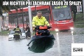 V Bratislave po výdatnom daždi kolabovala doprava: TOP fotografie, pri ktorých od smiechu skolabujete tiež
