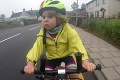 Dievčatko na bicykli ukázalo kamionistovi veľavravné gesto: Za toto je hviezdou sociálnej siete!