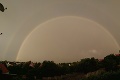 Z Bratislavy sa po dažďovej smršti stalo prírodné kúpalisko: Keď búrka utíchla, na oblohe sa zjavil čarovný úkaz!