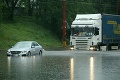 Západné Slovensko bičoval silný dážď, SHMÚ zvýšil výstrahu: Katastrofické FOTKY z Bratislavy!