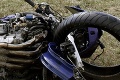 Hrozivá zrážka motocyklov: Pri dopravnej nehode v Choňkovciach sa ťažko zranili tri osoby