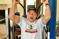 Arnold Schwarzenegger dva mesiace od operácie srdca: Tvrdý tréning vo fitku