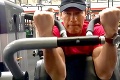 Arnold Schwarzenegger dva mesiace od operácie srdca: Tvrdý tréning vo fitku