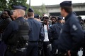 Polícia likviduje tábor migrantov na okraji Paríža: Evakuovať museli 1500 utečencov