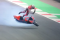 Nechutný pád na MotoGP: Iskry lietali všade