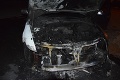 Nočný požiar v Nitre: Páchateľ podpálil štyri autá policajtov
