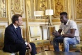 Macron dodržal slovo a malijský Spiderman legitimizoval svoj pobyt: Splnil sa mu aj druhý veľký sen