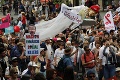 Desaťtisíce Francúzov vyšli do ulíc: Protestovali proti Macronovým reformám
