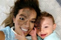 Unikátna oslava synčekovho narodenia: Mama si na jeho počesť nakreslila na tvár obrie znamienko